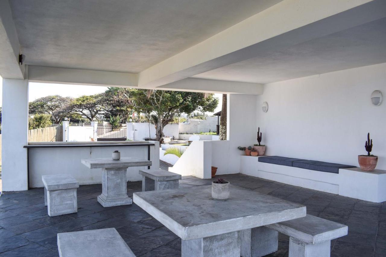 Santorini Guesthouse Amanzimtoti Bagian luar foto