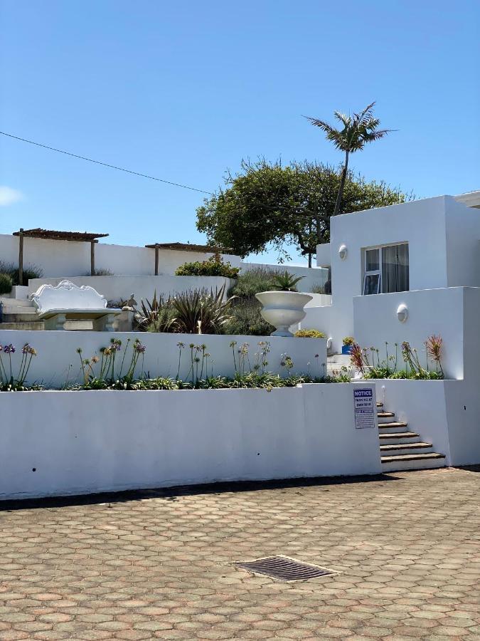 Santorini Guesthouse Amanzimtoti Bagian luar foto